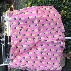 Women's size 10 pineapple print shorts great condition brand is Mark